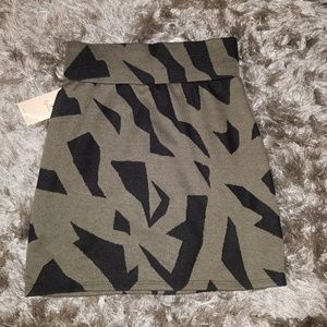 NWT MEDIUM GREEN & BLACK MINI SKIRT